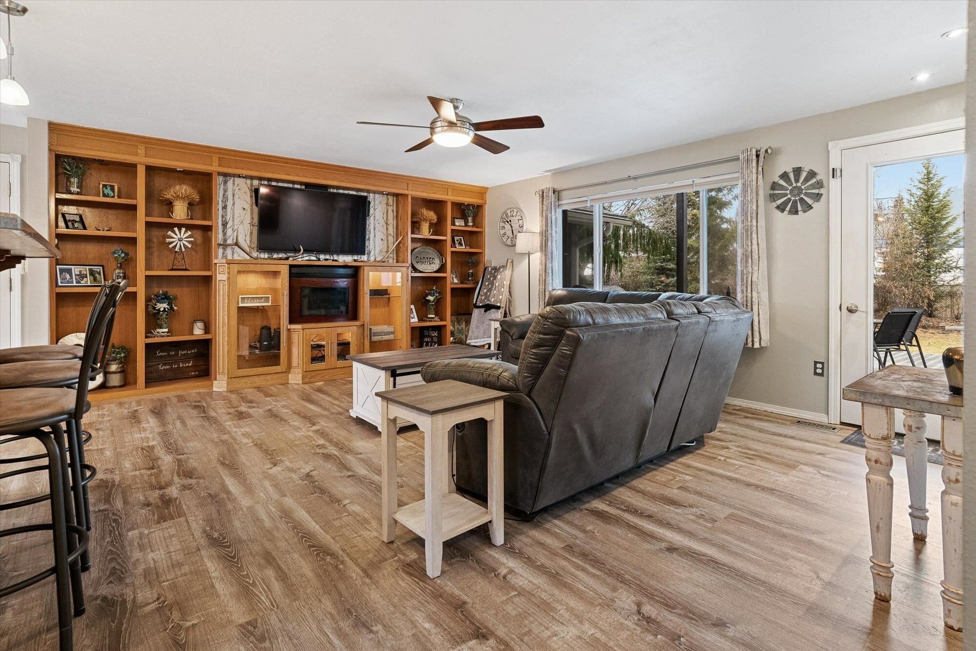 Property Photo: 220 W Evergreen Dr WA 99141