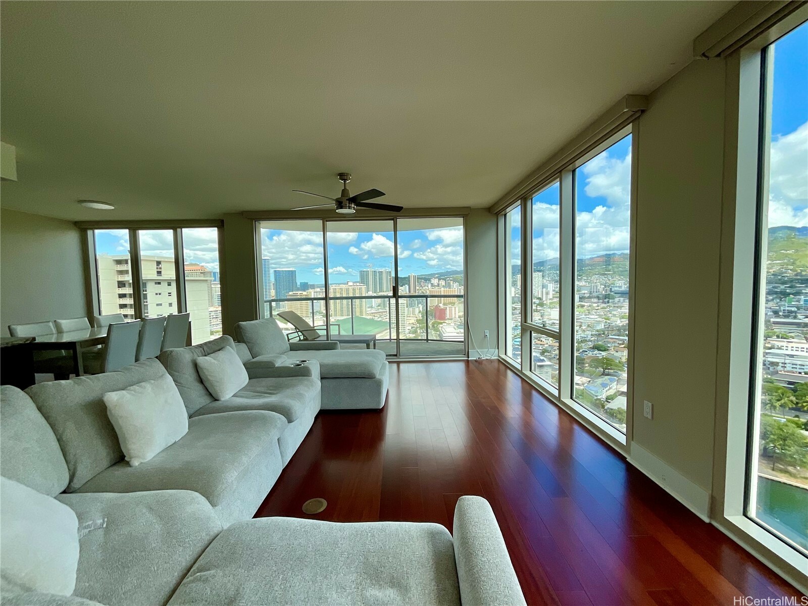 Property Photo: 1837 Kalakaua Avenue 2705 HI 96815