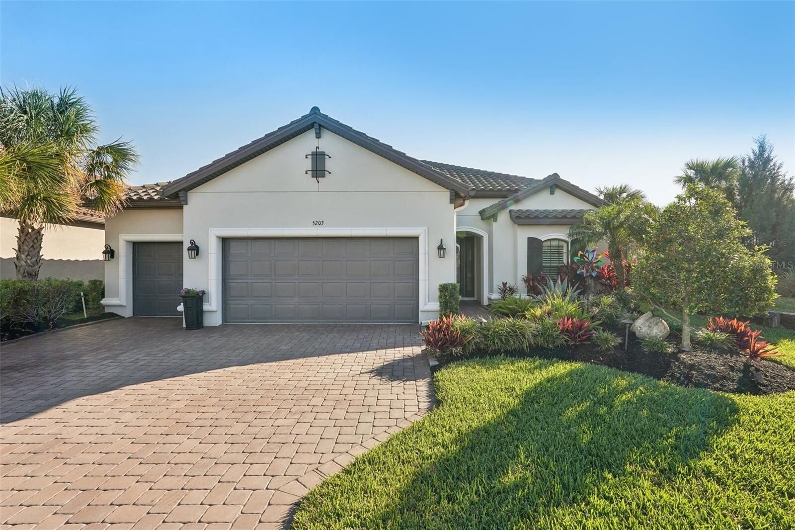 Property Photo: 5203 Rushmere Court FL 34221