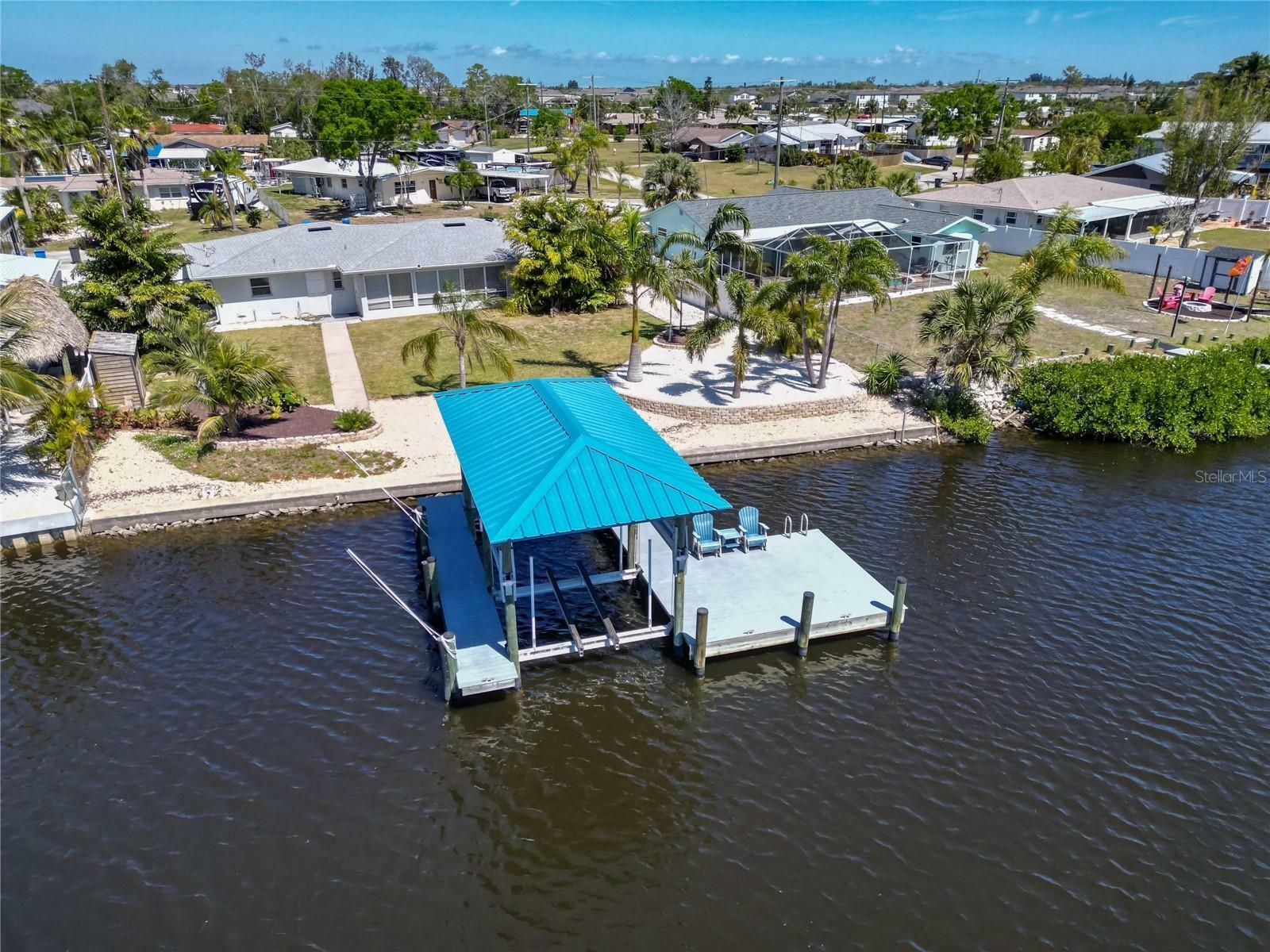 Property Photo: 810 Blue Heron Boulevard FL 33570