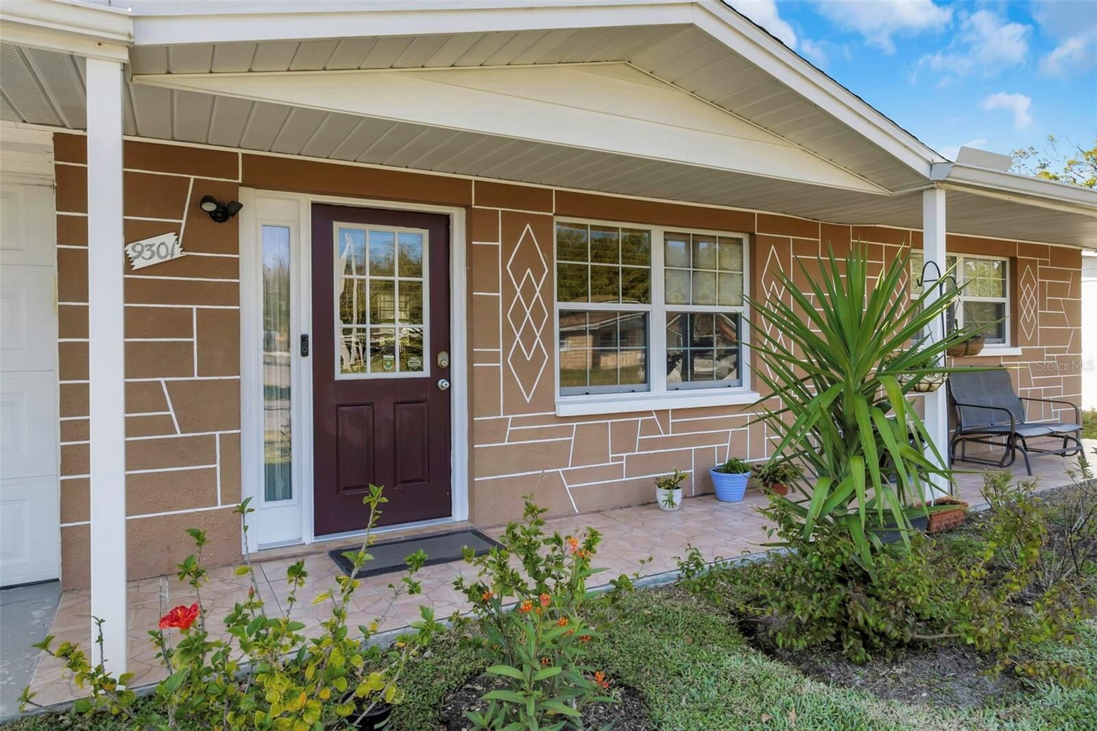 Property Photo:  9301 Pegasus Avenue  FL 34668 