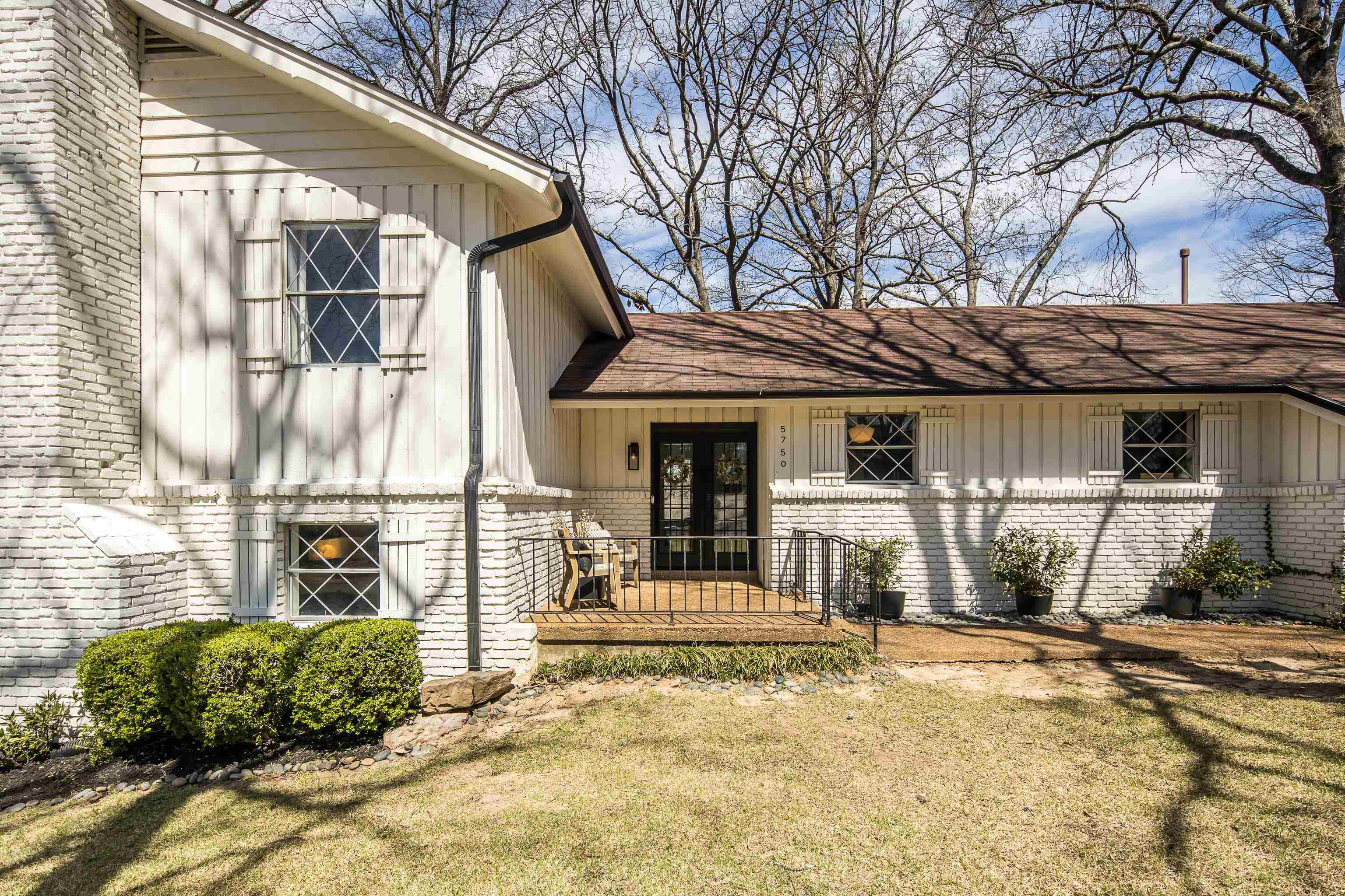 Property Photo: 5750 Woodbriar Cv TN 38120