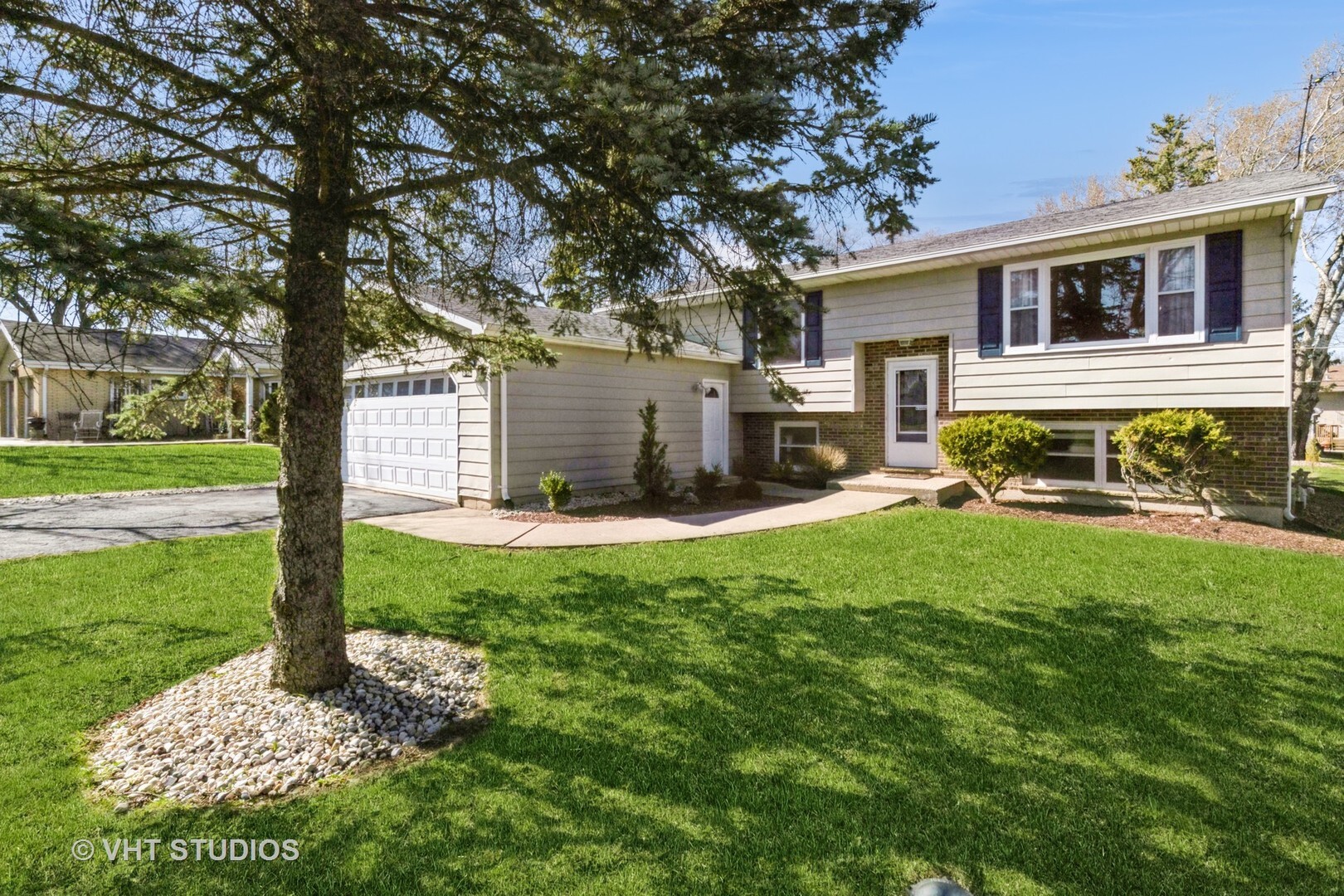 Property Photo:  2306 Briar Lane  IL 60046 