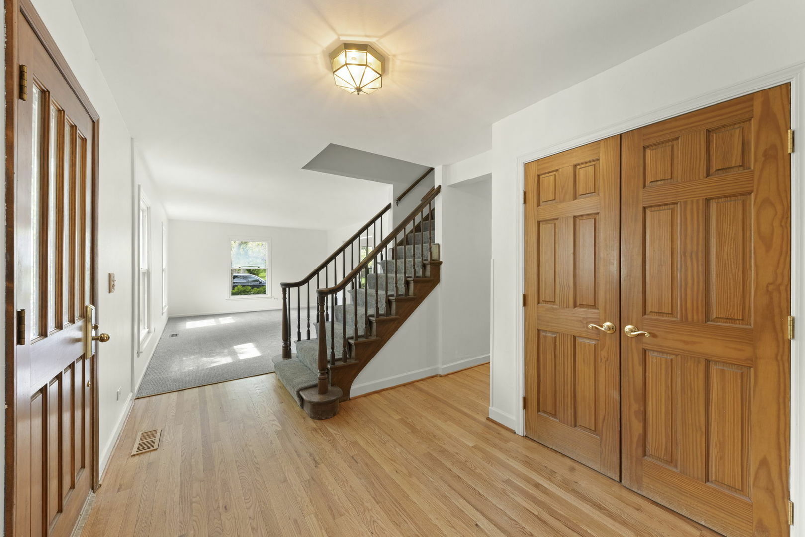 Property Photo: 1658 Apache Drive IL 60563