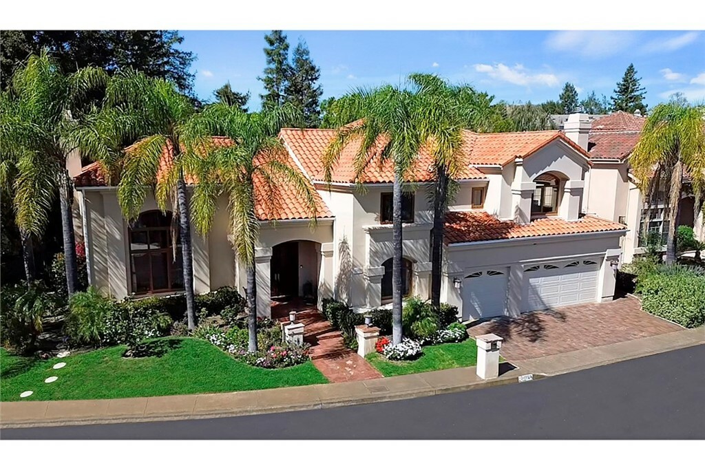 Property Photo: 24925 Vista Verenda CA 91367