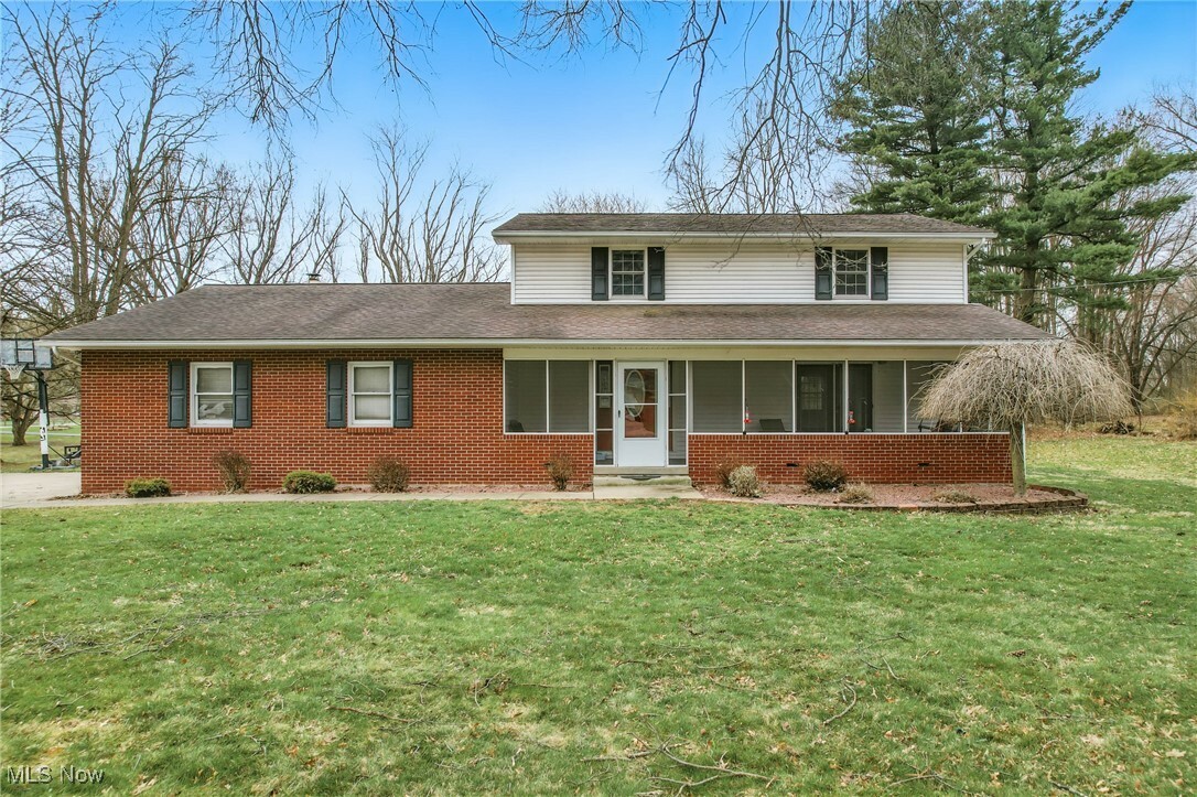 Property Photo: 877 E 14th Street OH 44460