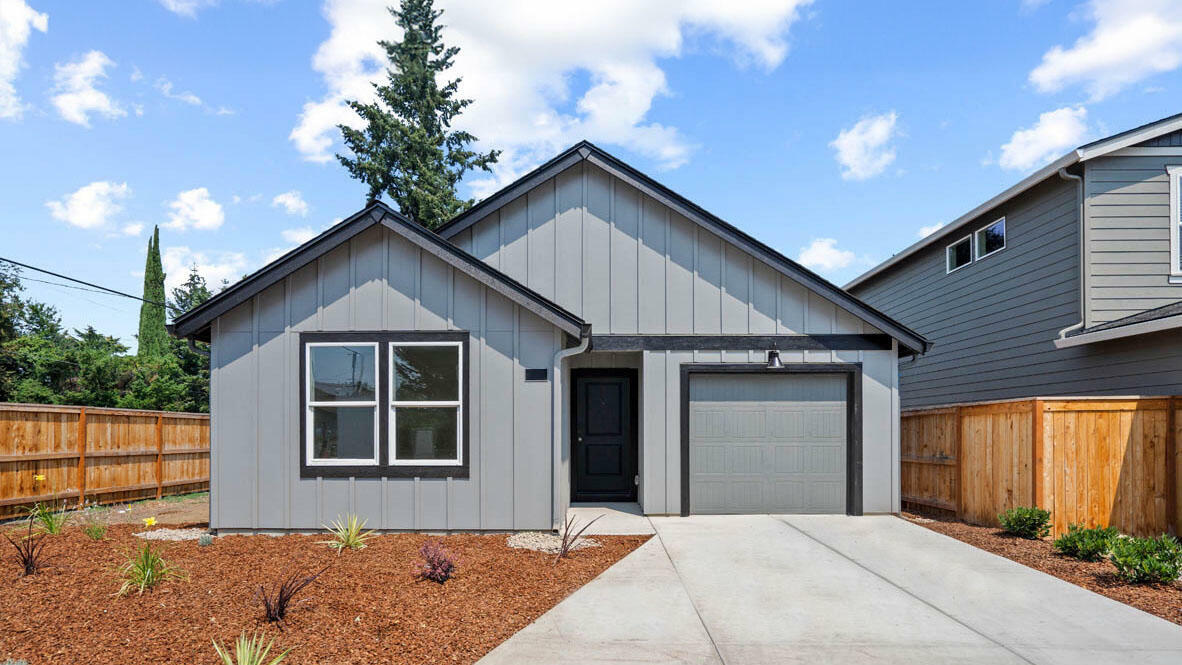 Property Photo: 544 Dawn Court 28 OR 97501