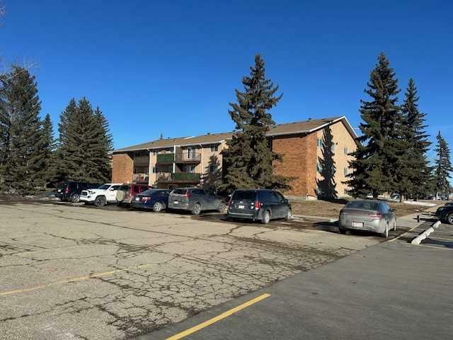 Property Photo: 27 Bennett Street 104 AB T4R 1V3