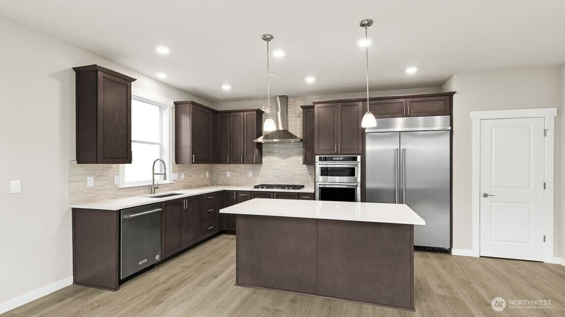 Property Photo: 13476 NE 104th Way 7 WA 98033