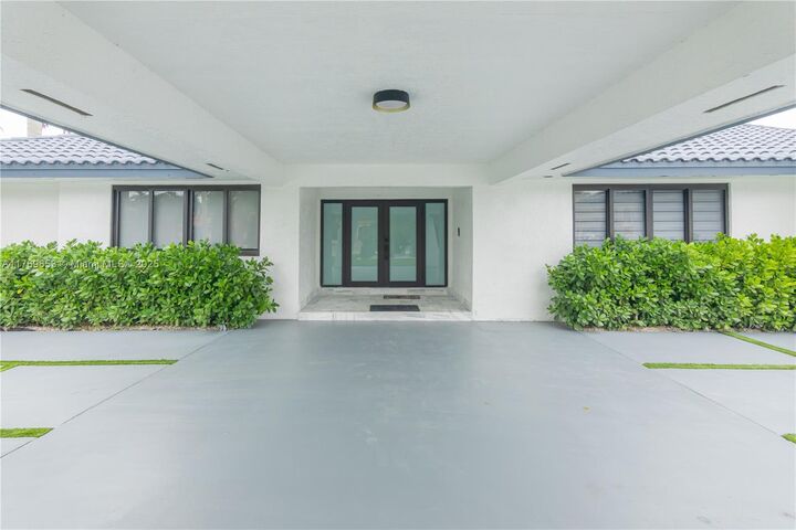 Property Photo:  3850 SW 130th Ave  FL 33175