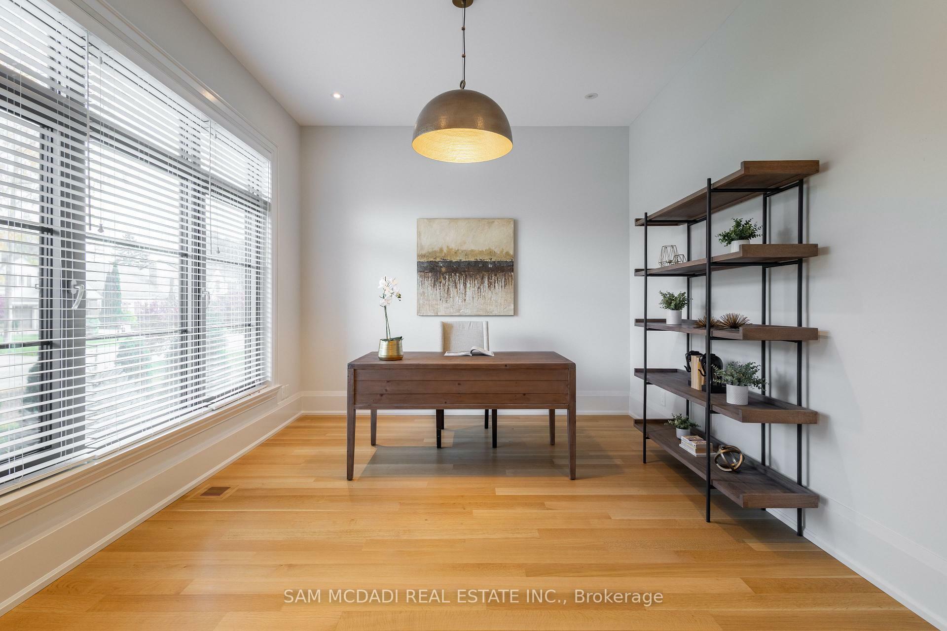 Property Photo: 1456 Applewood Road ON L5E 2M1