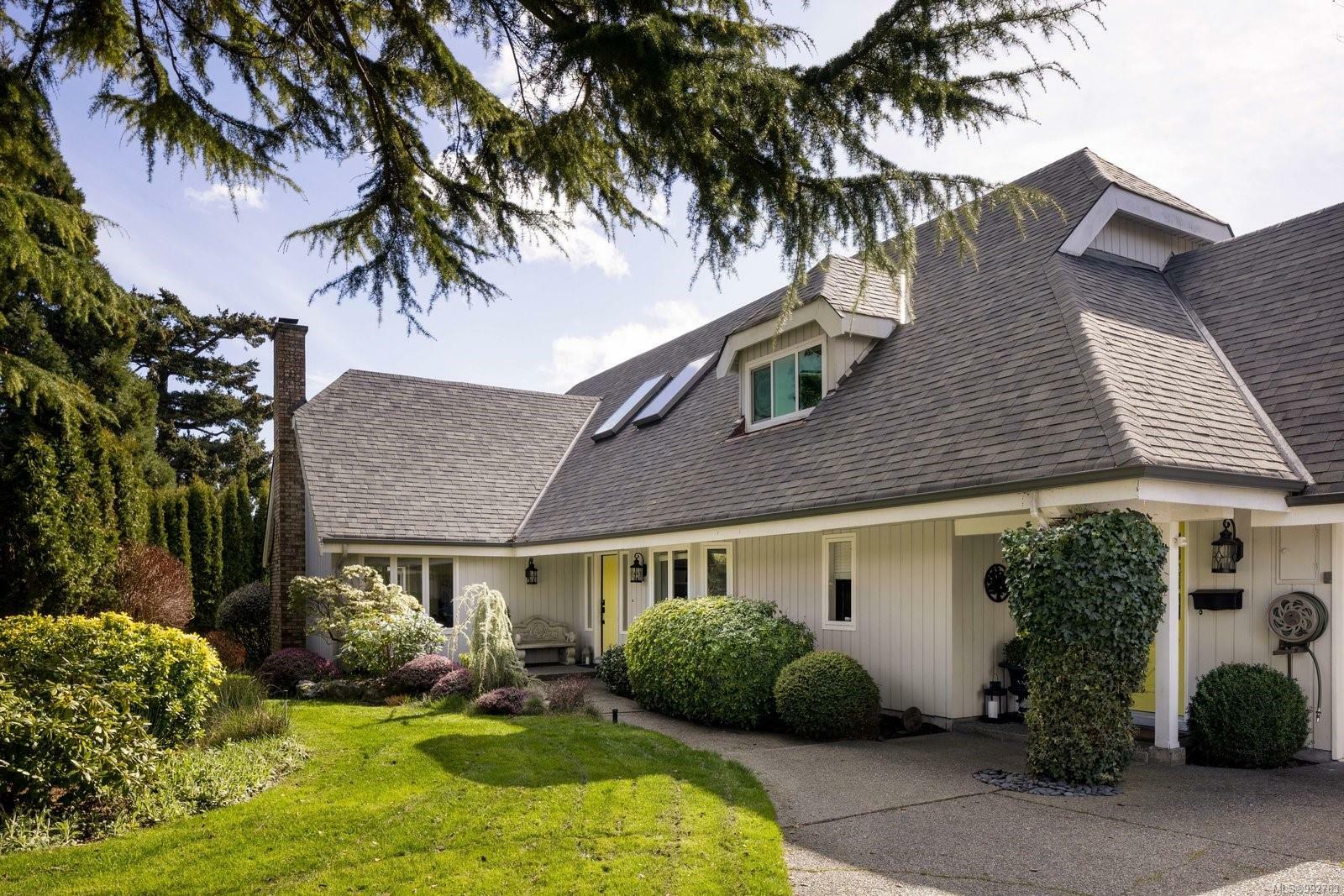 Property Photo: 4394 Shore Way BC V8N 3T9