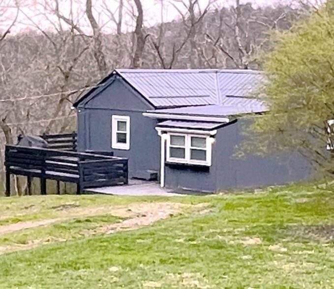 Property Photo: 202 Pine Ln PA 15044