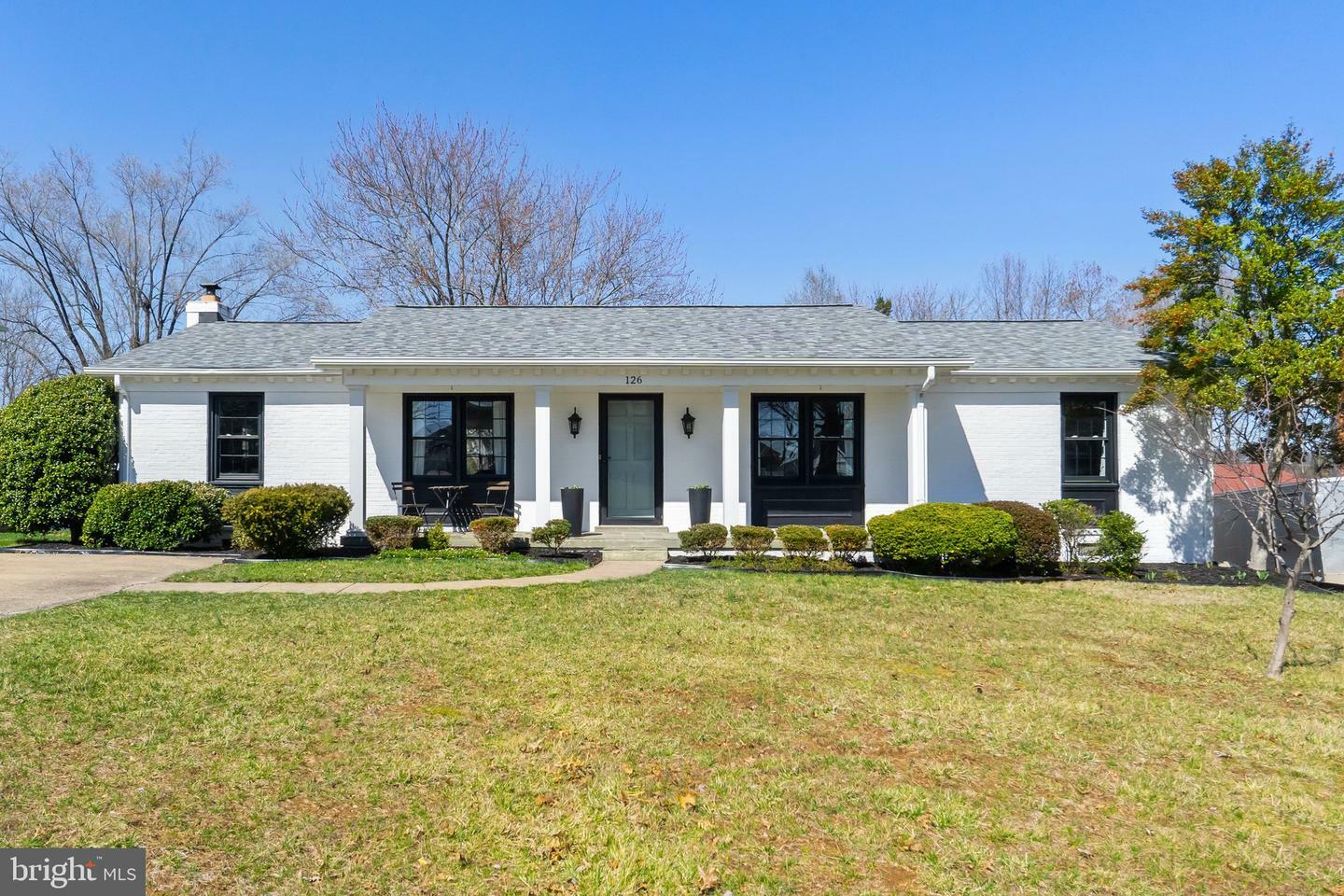 Property Photo: 126 Maryanne Avenue SW VA 20175