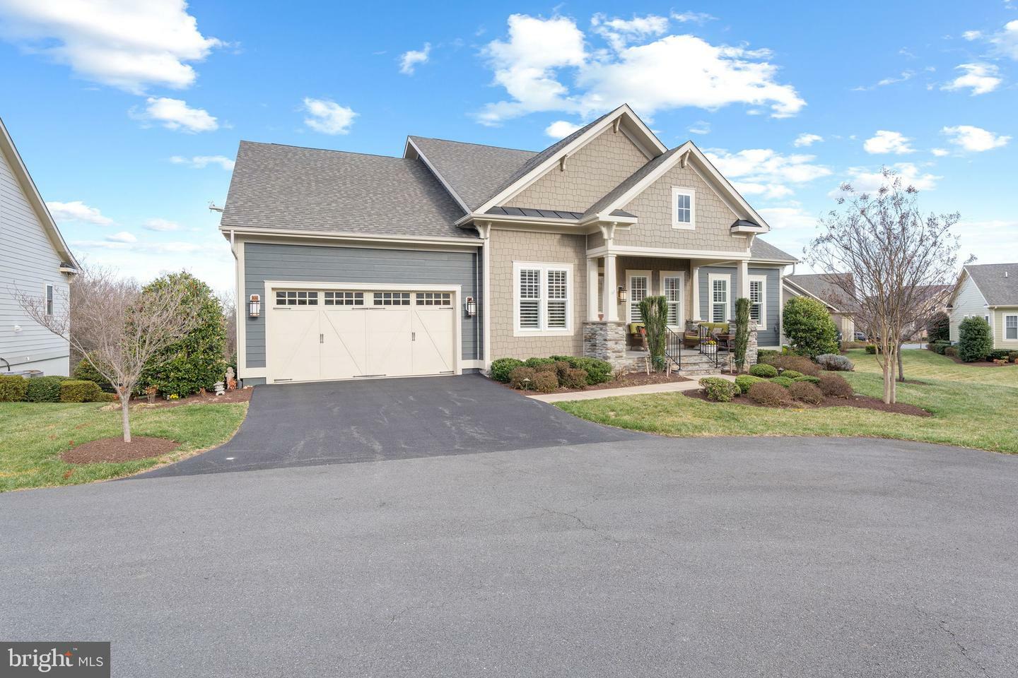 Property Photo: 40635 Blue Beech Lane VA 20105