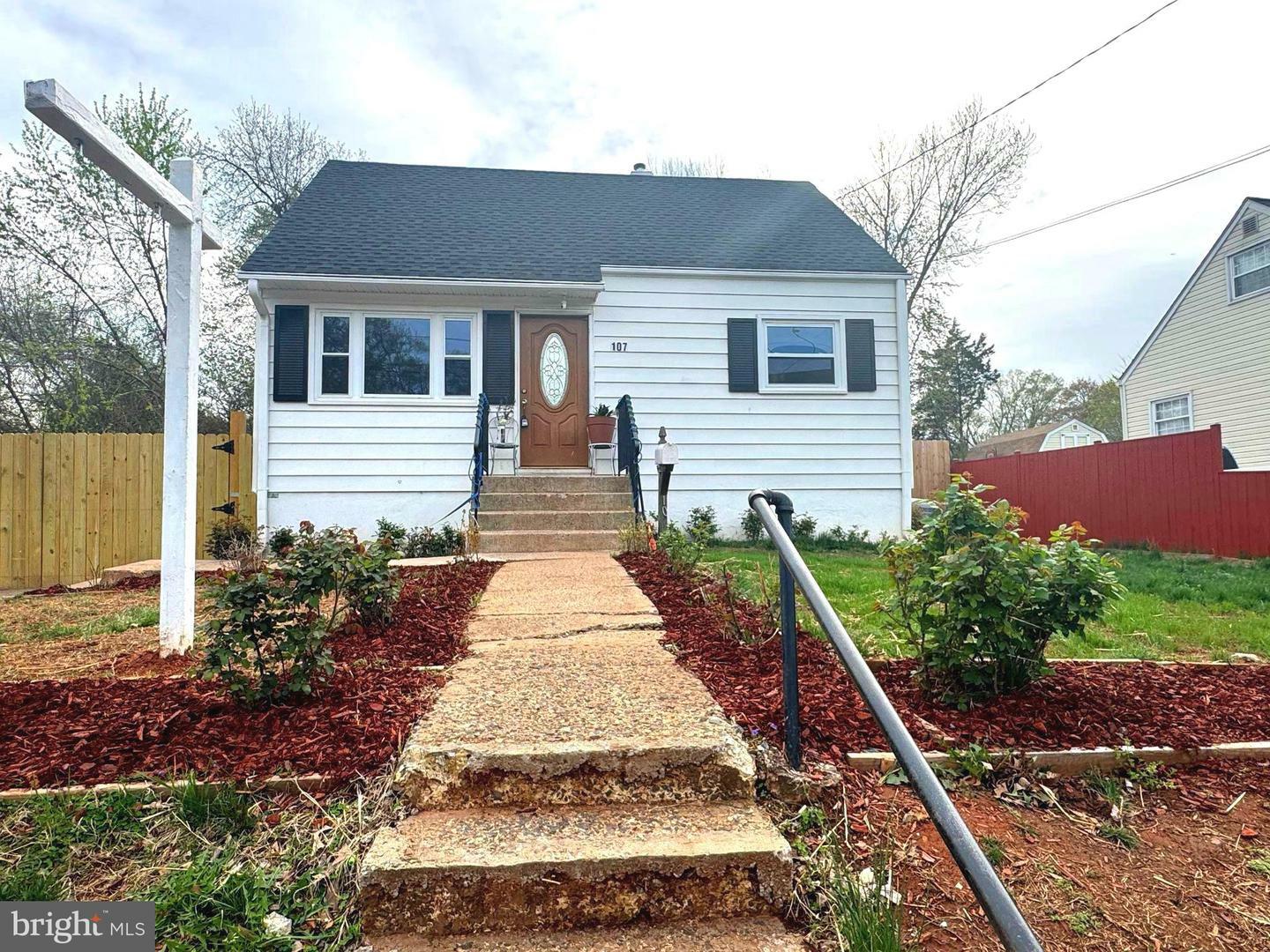Property Photo: 107 Luxor Street VA 20111