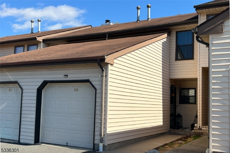 134 Locust Ct  Raritan Twp. NJ 08822 photo