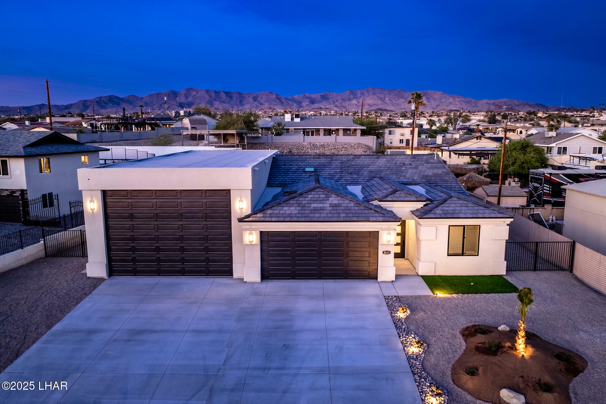 Property Photo: 2611 Packet Ln AZ 86403