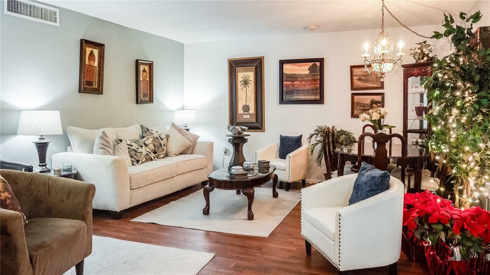 Property Photo: 293 Scottsdale Square 293 FL 32792