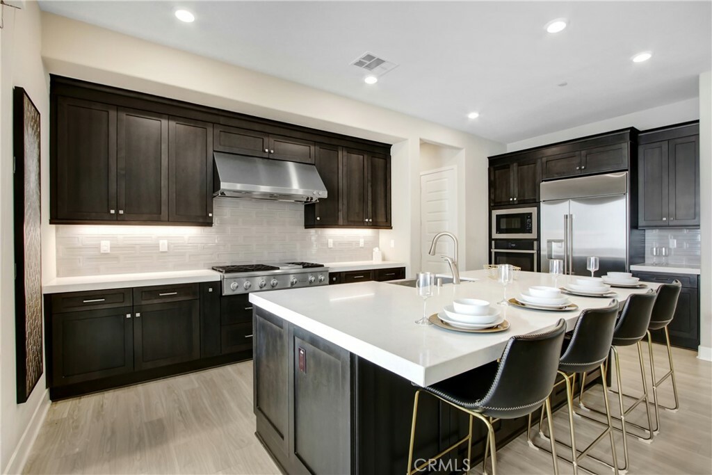 Property Photo:  114 Source  CA 92618 