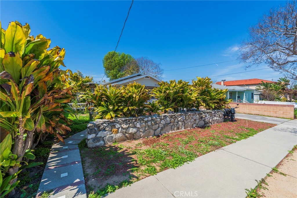 Property Photo: 25325 Feijoa Ave CA 90717
