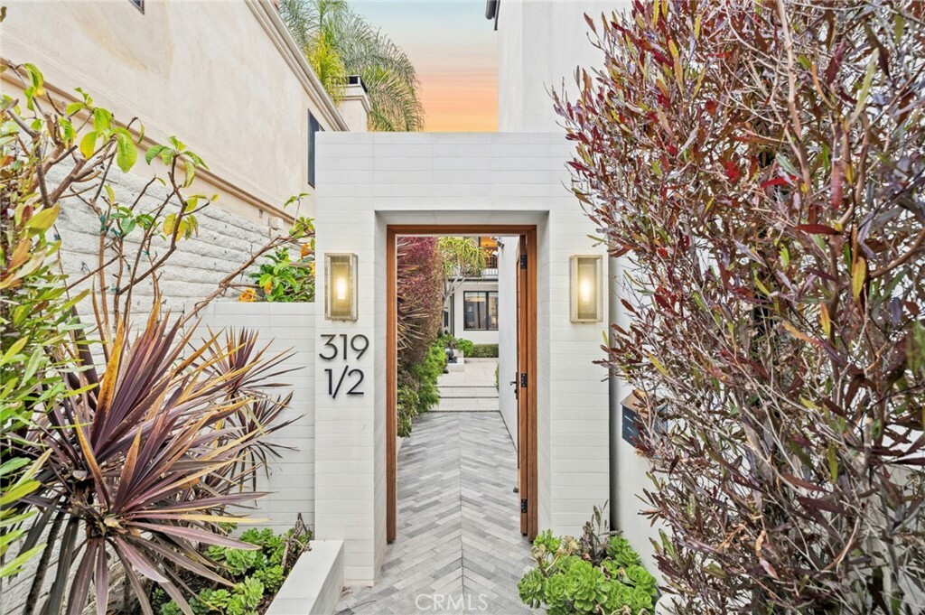 Property Photo: 319 1/2 Jasmine Avenue CA 92625