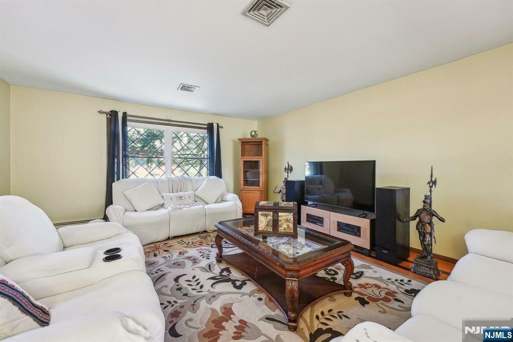 Property Photo: 6 Persimmon Court NJ 08816
