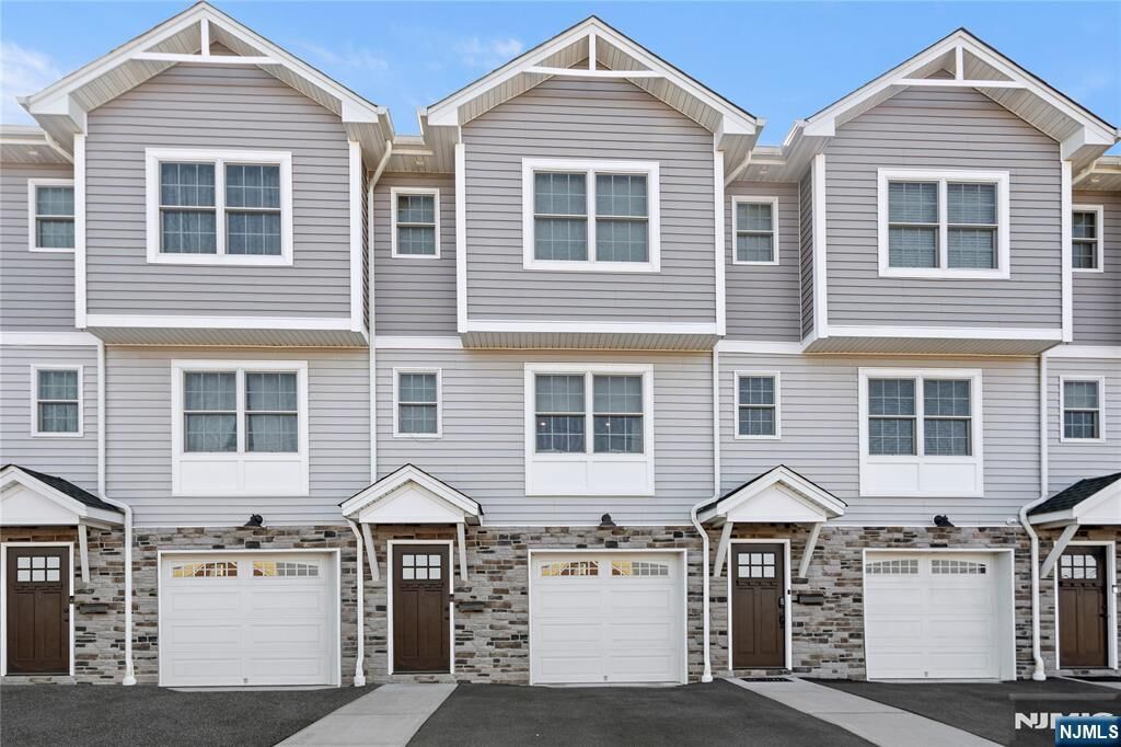 Property Photo:  472 Macarthur Avenue 3  NJ 07026 