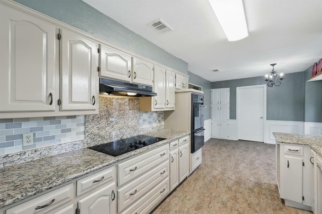 Property Photo: 906 Fairfield Lane TX 75028