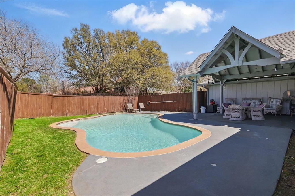 Property Photo: 906 Fairfield Lane TX 75028