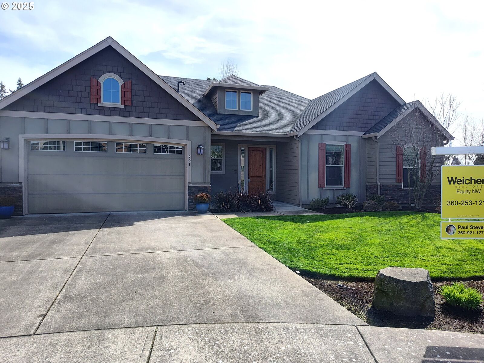 Property Photo:  901 NW 105 Cir  WA 98685 