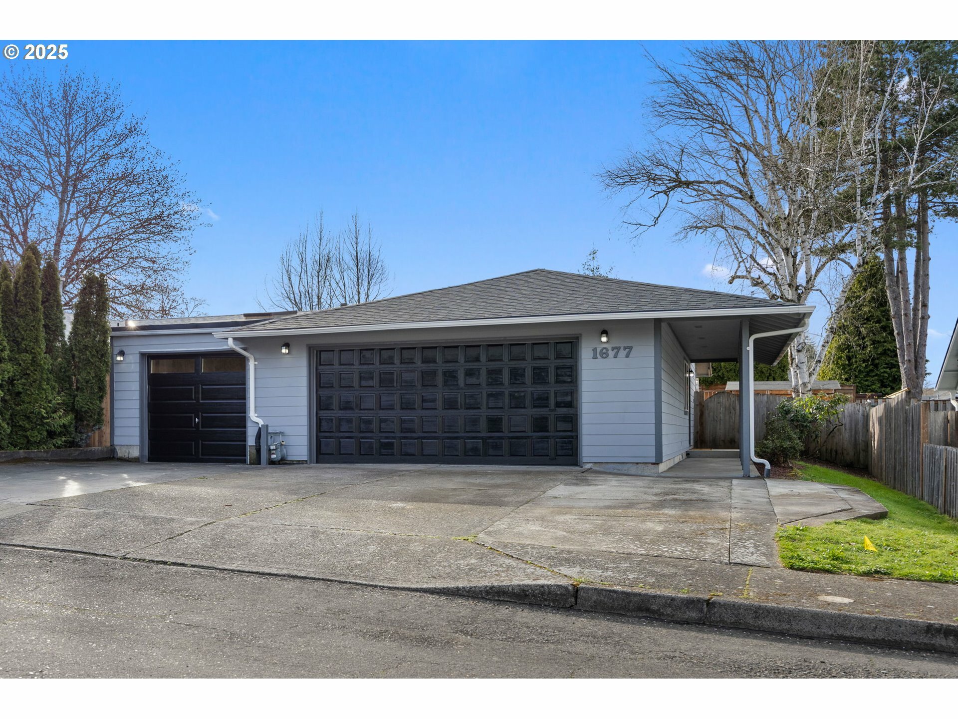 Property Photo: 1677 SW Eastwood Ct OR 97080