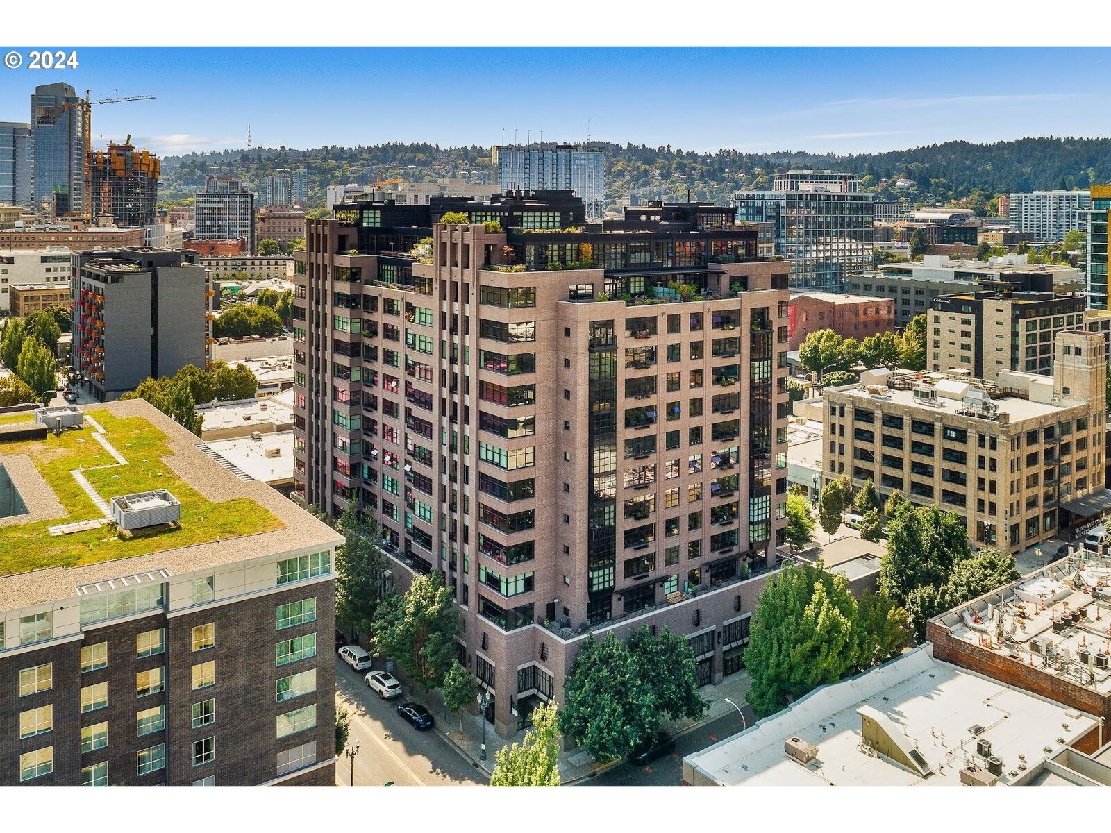 Property Photo:  333 NW 9th Ave 1312  OR 97209