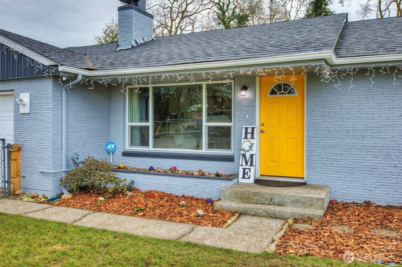 Property Photo: 8601 Bridgeport Way SW WA 98499