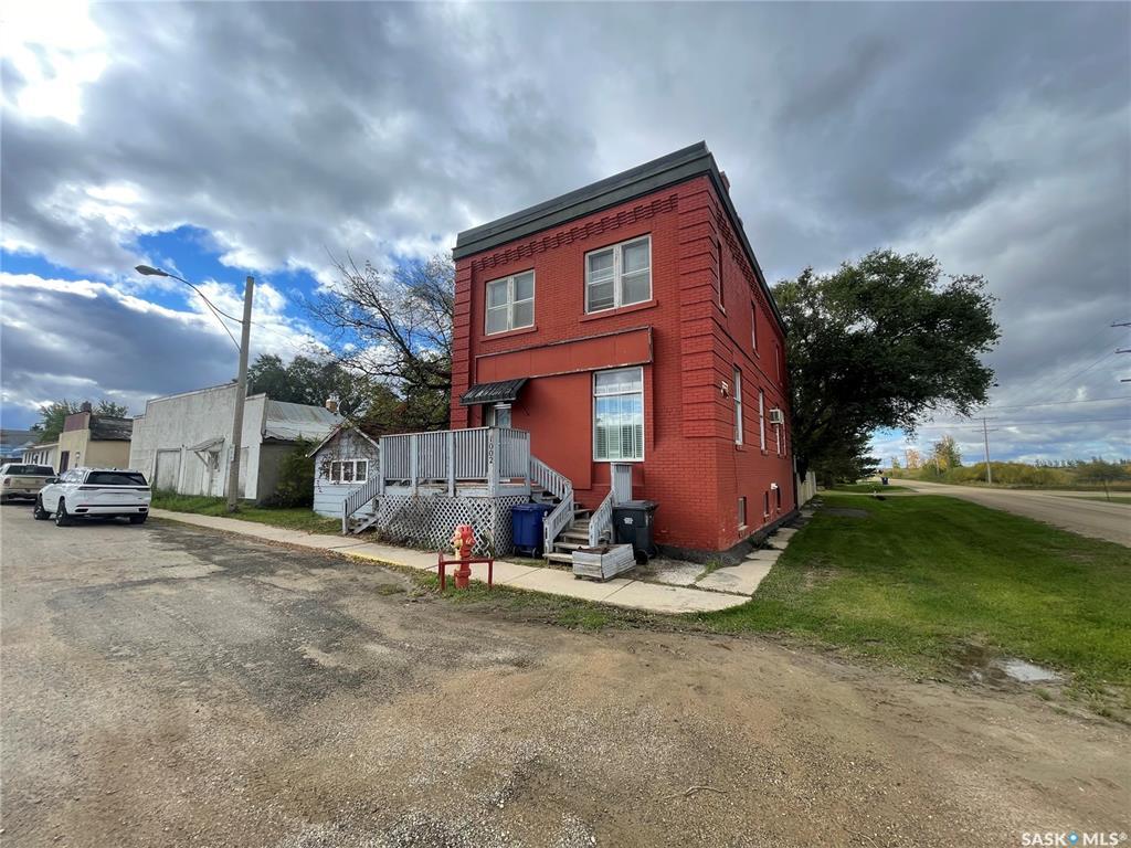 Property Photo: 1002 9th Street SK S0K 3C0