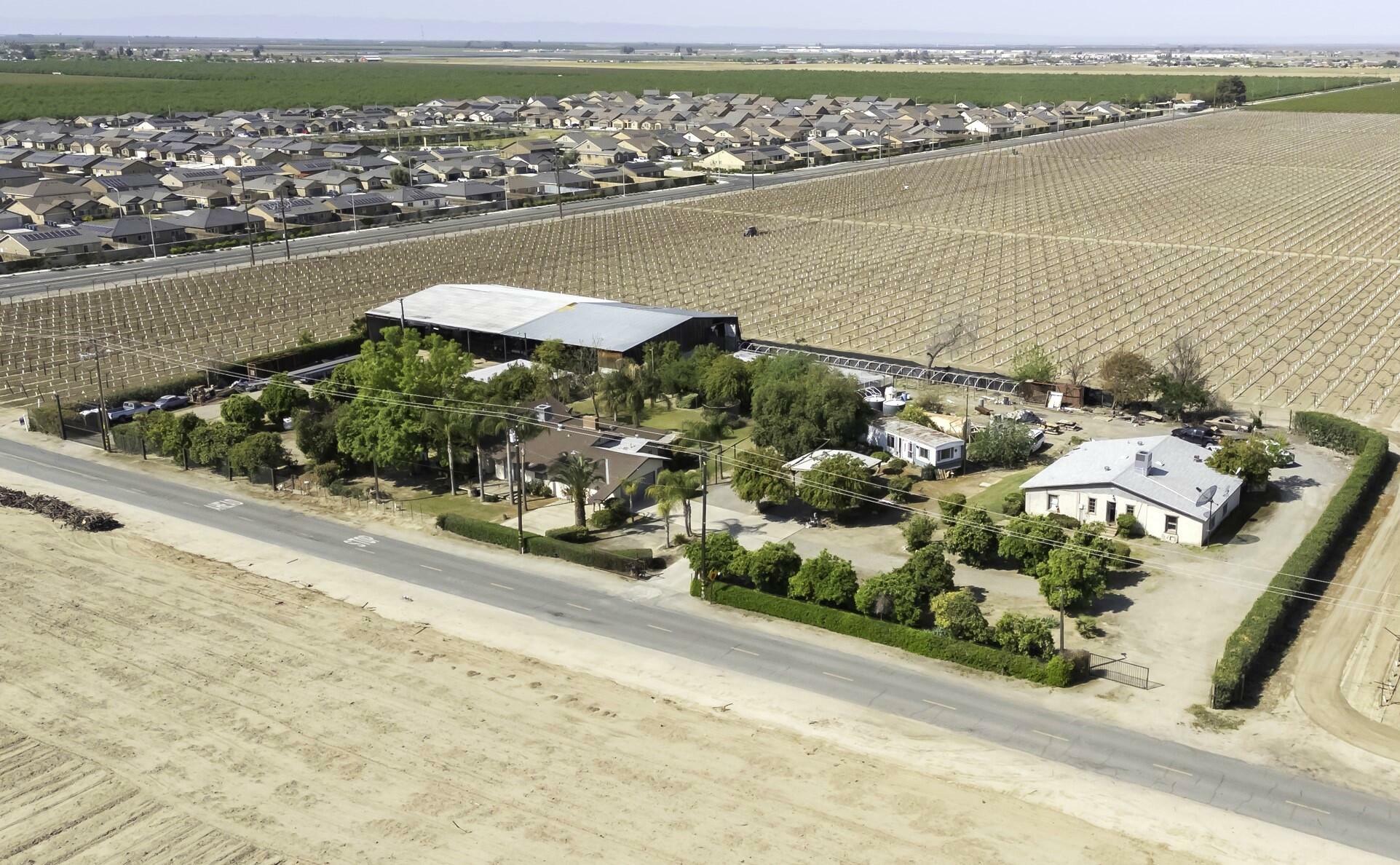Property Photo:  85 Rd 136  CA 93215 