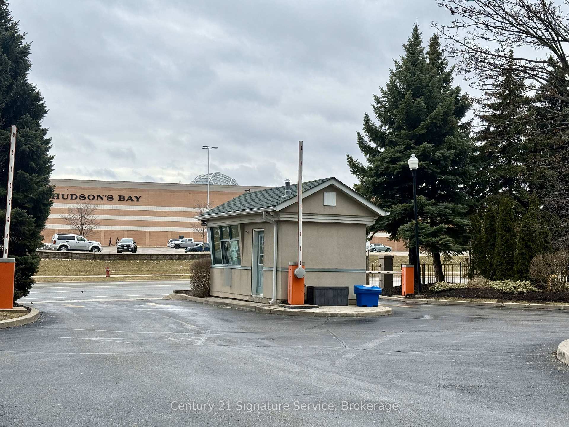 Property Photo: 2545 Erin Centre Boulevard 1802 ON L5M 6Z9