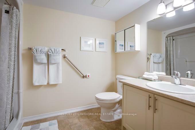 Photo de la propriété: 1056 Queens Avenue 504 ON L6H 6R3