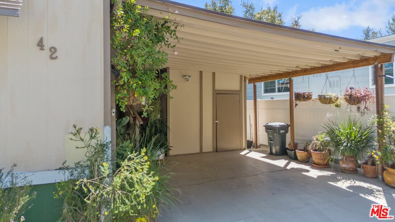 Property Photo: 23777 Mulholland Hwy CA 91302