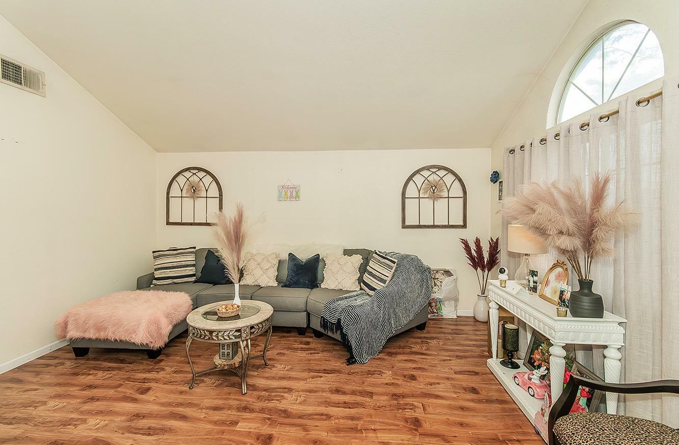Property Photo: 6748 N Constance Avenue CA 93722