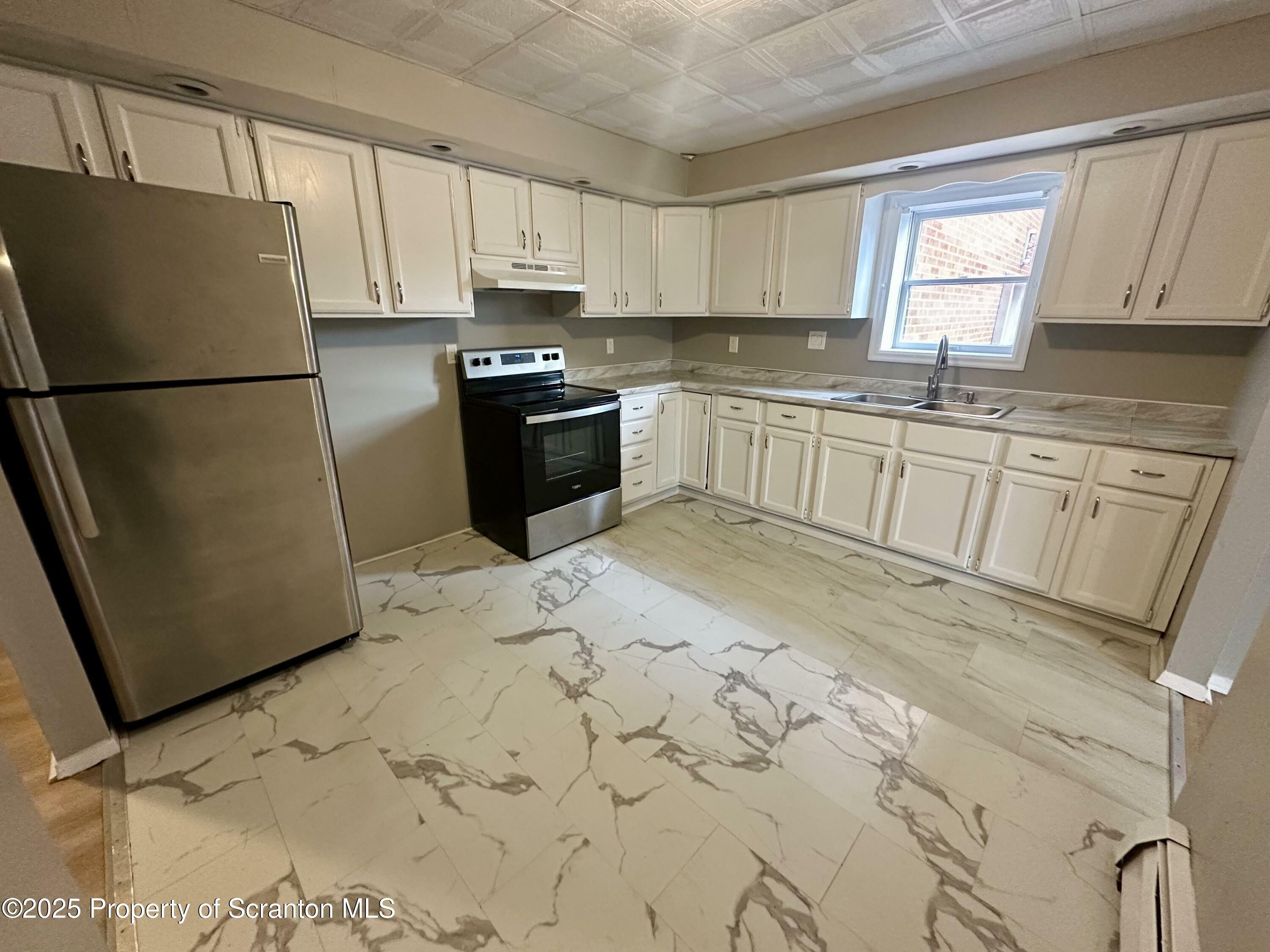 Property Photo:  314-316 W Market Street Unit 2  PA 18508 