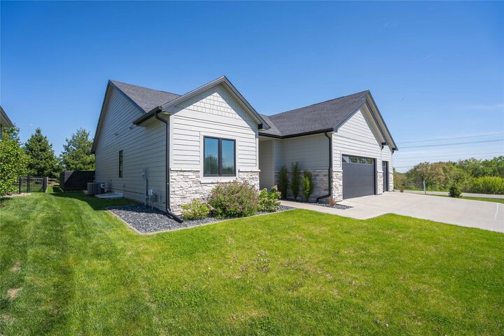Property Photo: 9450 Bottlebrush Road IA 50211