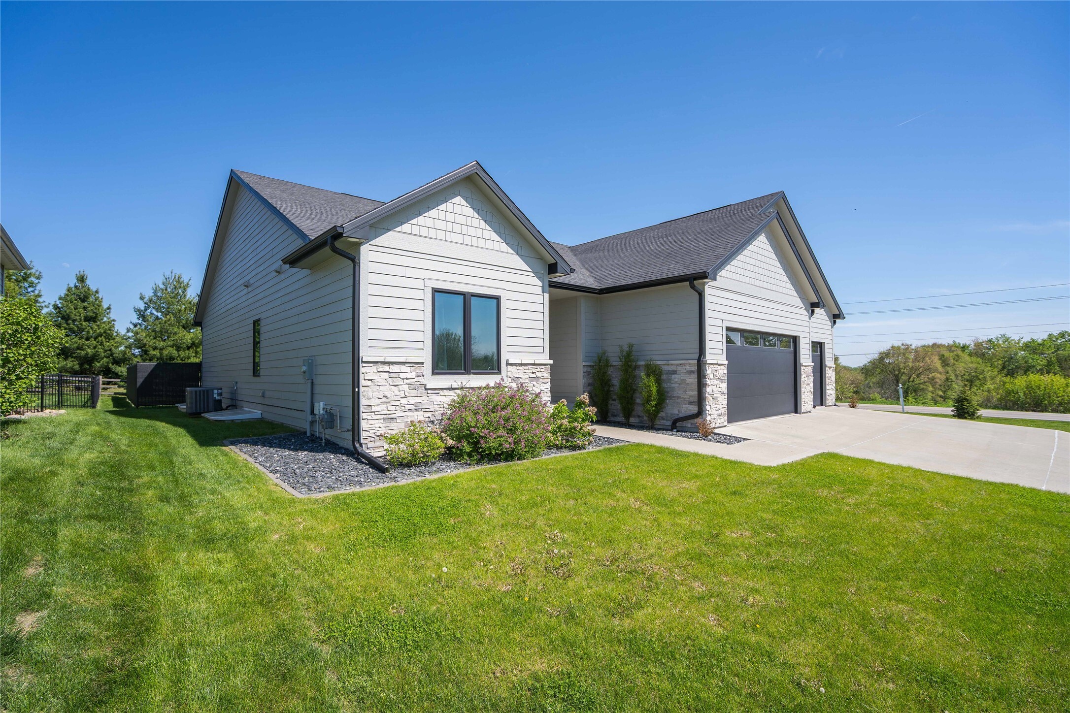 Property Photo: 9450 Bottlebrush Road IA 50211