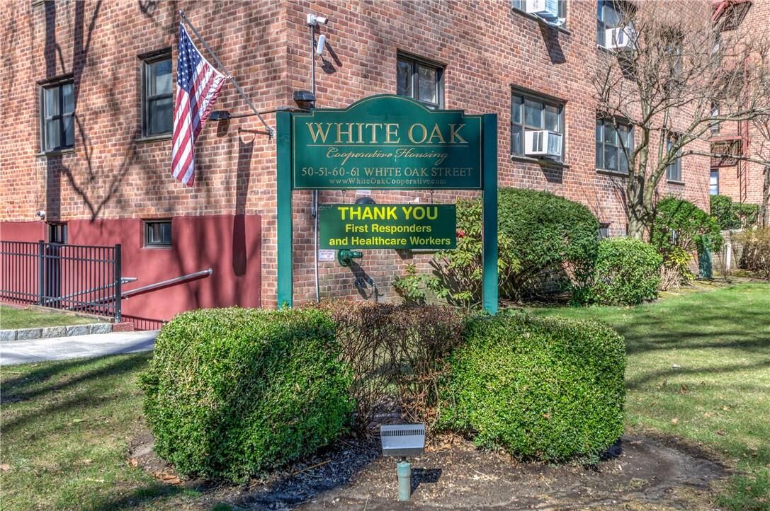 Property Photo:  50 White Oak Street 3G  NY 10801