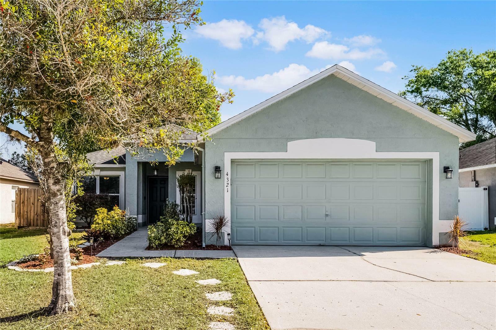 Property Photo: 4321 Iveyglen Avenue FL 32826