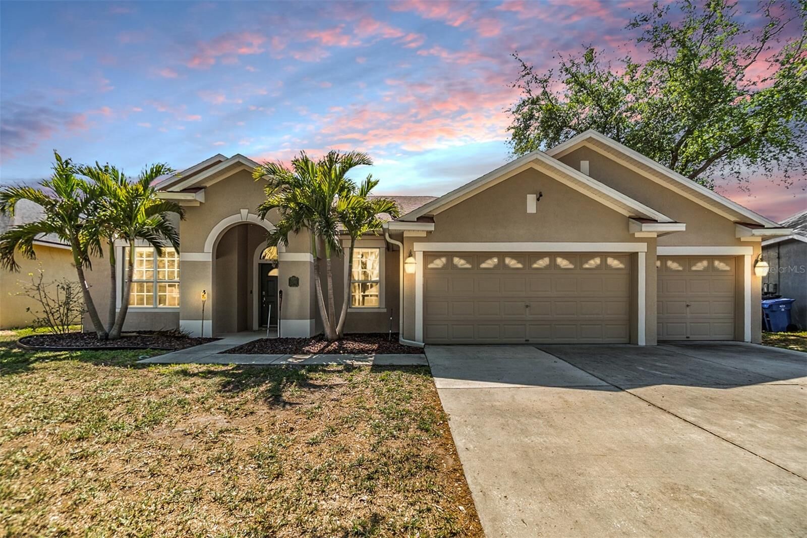 Property Photo: 12519 Safari Lane FL 33579