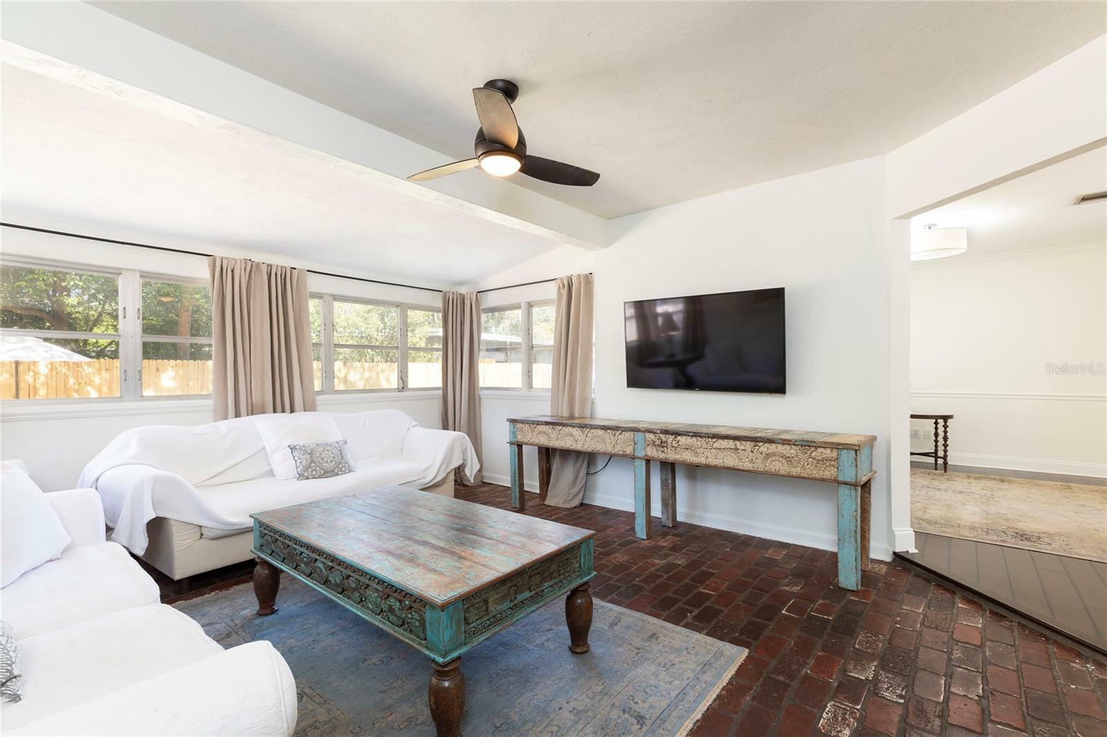 Property Photo: 2025 Kimbrace Place FL 32792