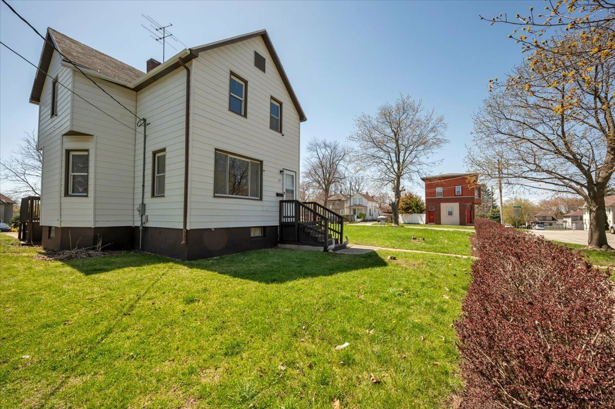 Property Photo: 337 George Avenue IL 60085