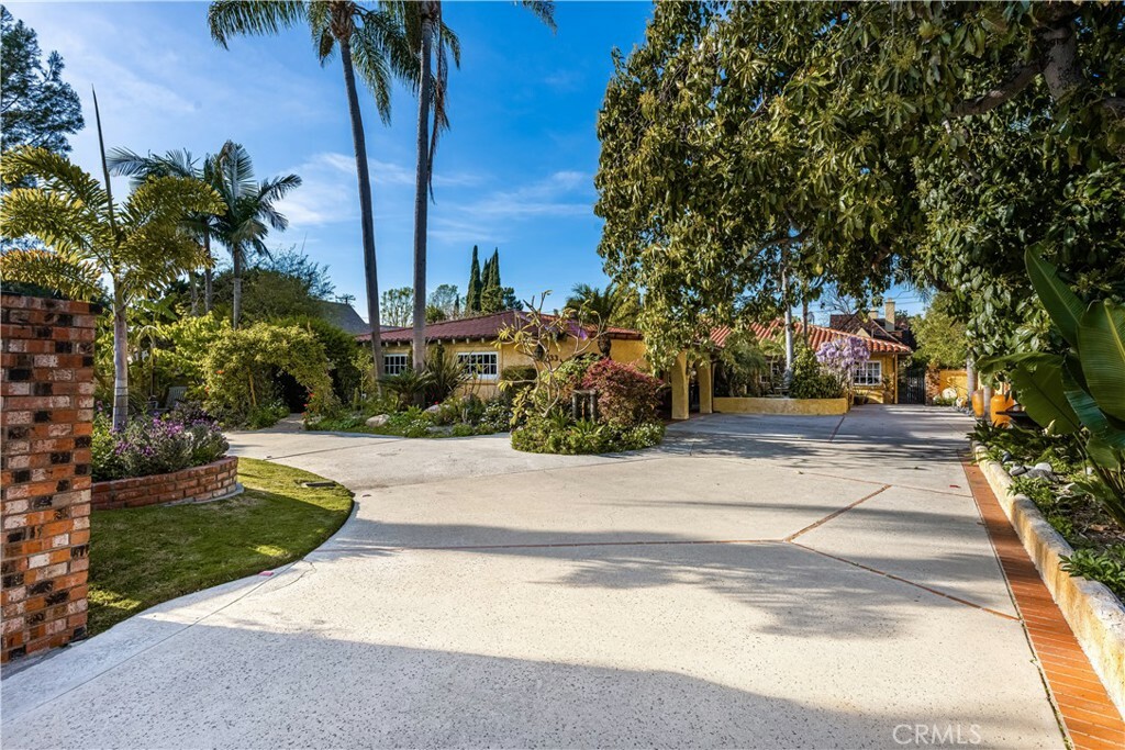 433 W Santa Clara Avenue  Santa Ana CA 92706 photo