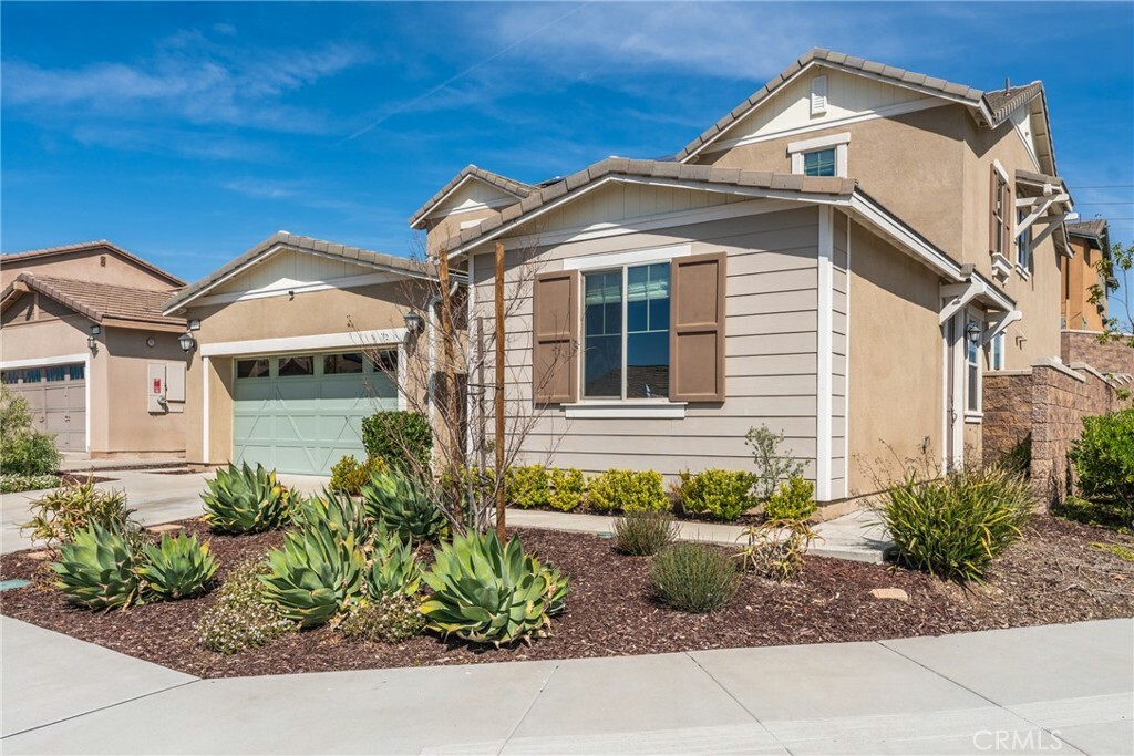 Property Photo: 16614 Oakville Street CA 92336
